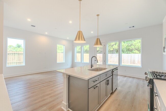 Building Photo - 7628 Inwood Hls Ln