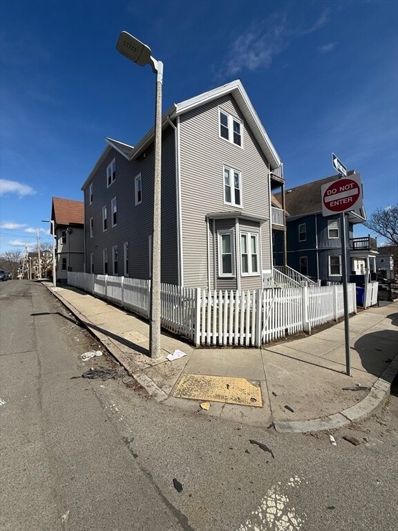 Building Photo - 13 Schuyler St