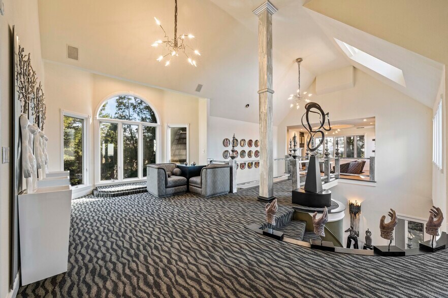 Building Photo - 8985 Vista de Lago Ct