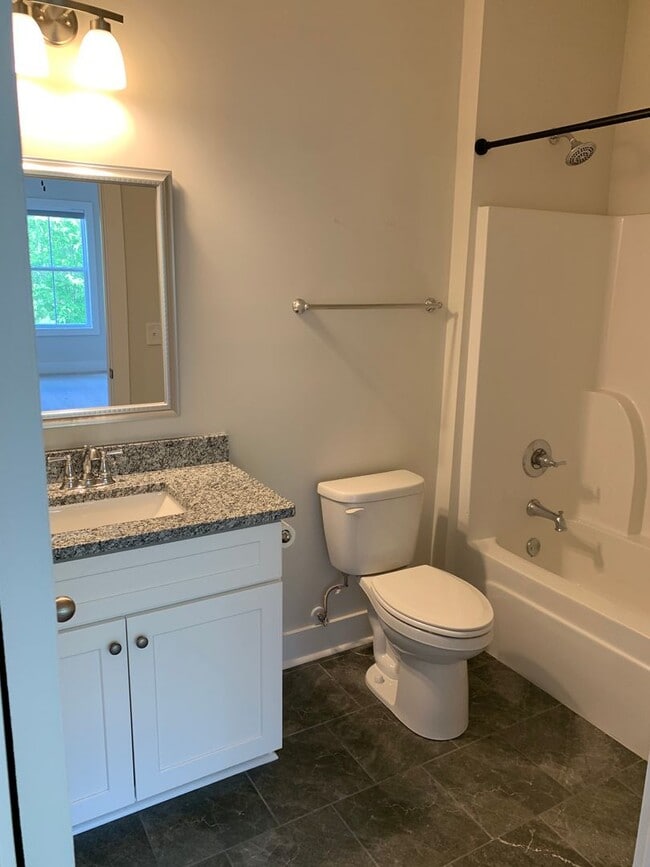 Building Photo - Owens Crossing Townhome