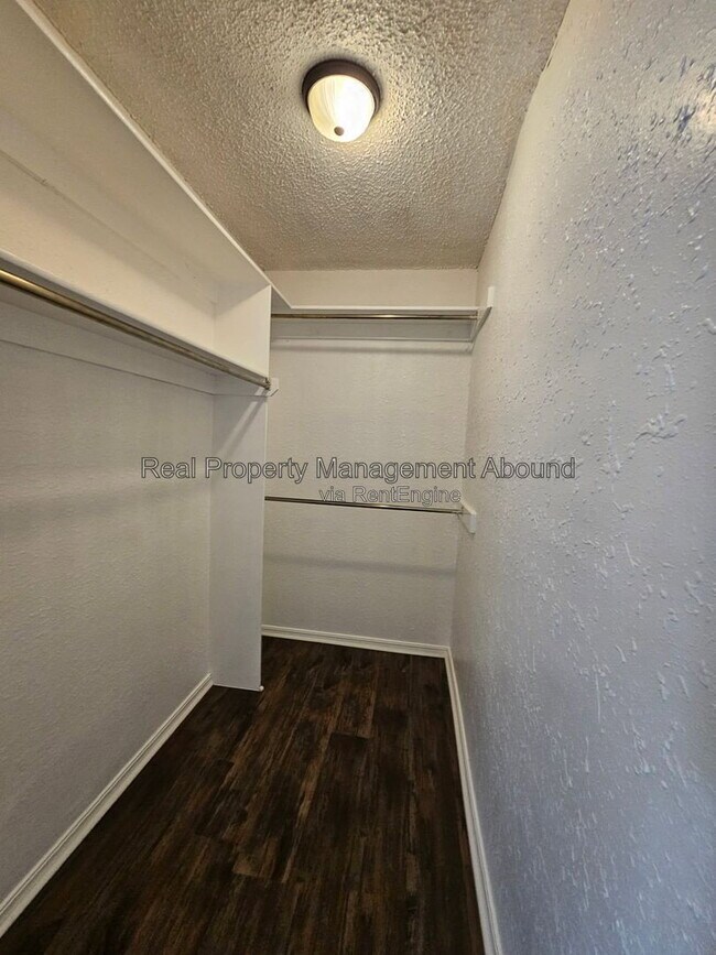 Building Photo - 18341 Woodcrest Ln