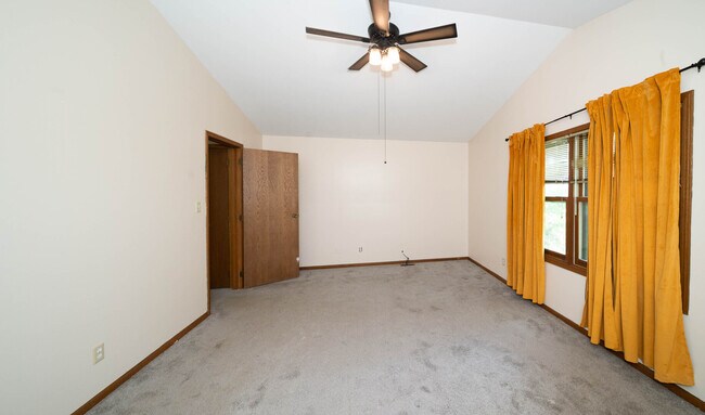 Building Photo - 3516 Kings Lair Dr