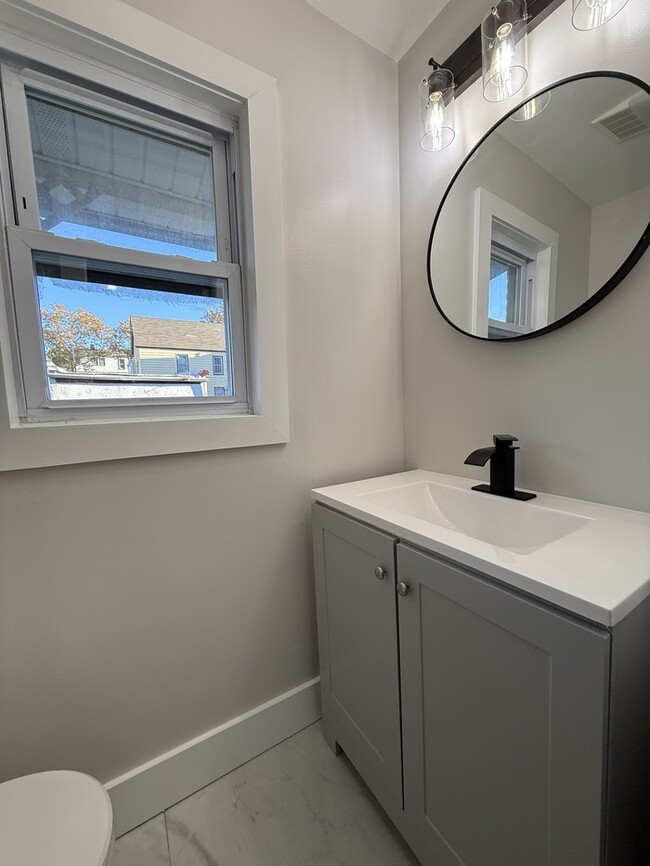 Building Photo - 438 Neville St