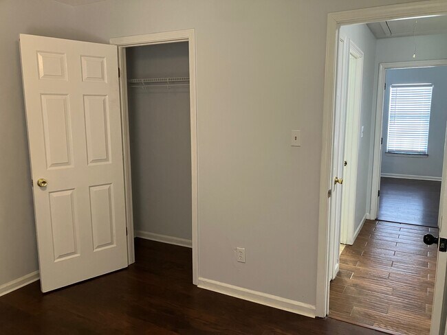 Building Photo - 7054 Foxhall Dr