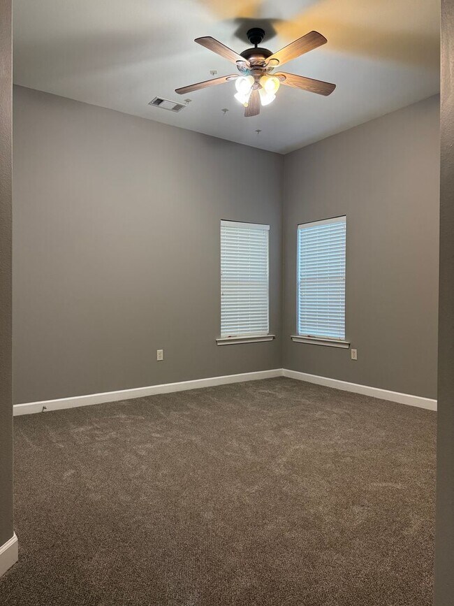 Building Photo - 3200 Mossy Creek Dr