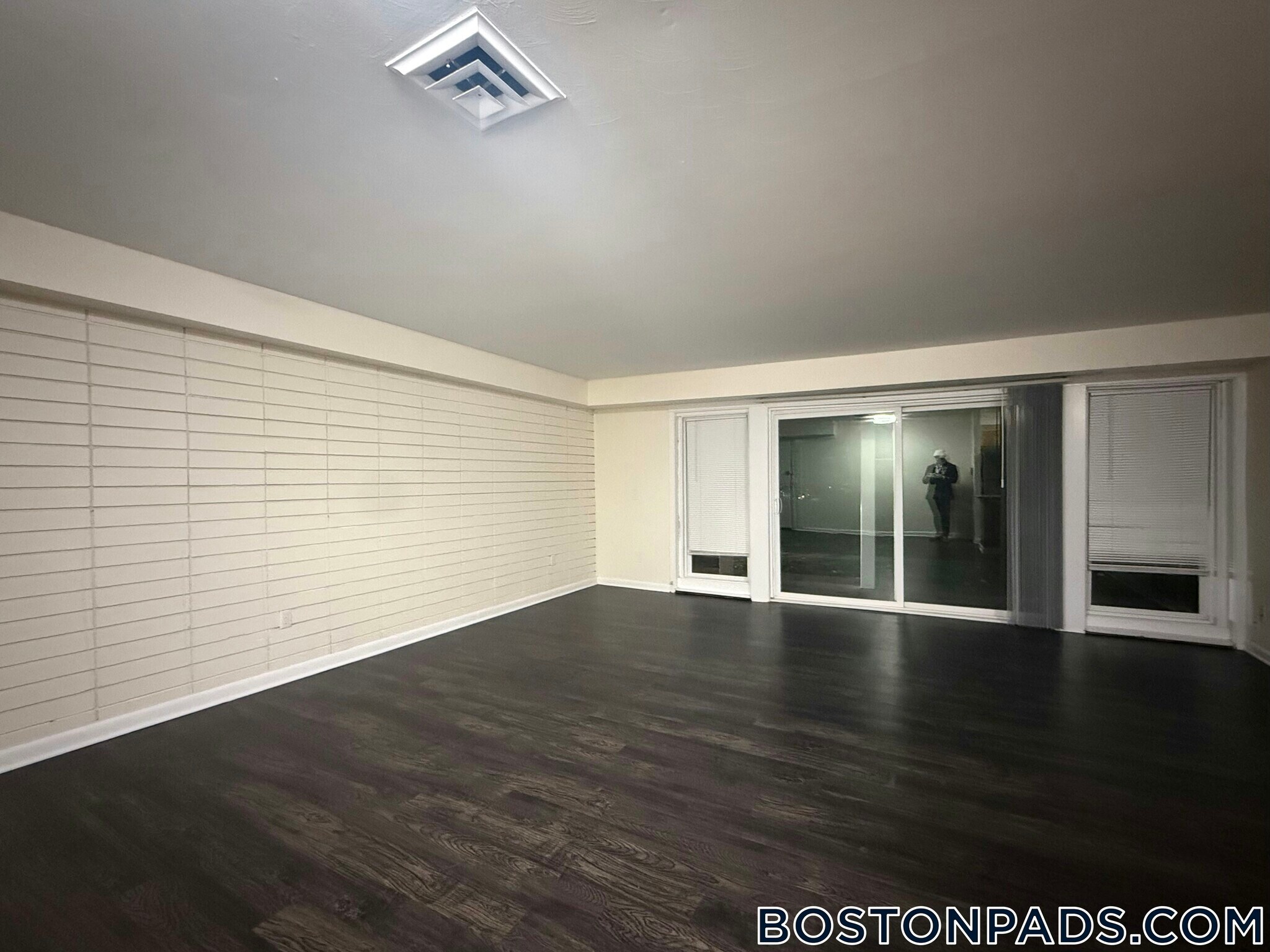 Building Photo - 16 Westgate Dr