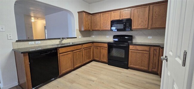 Building Photo - 606 Lakemont Dr
