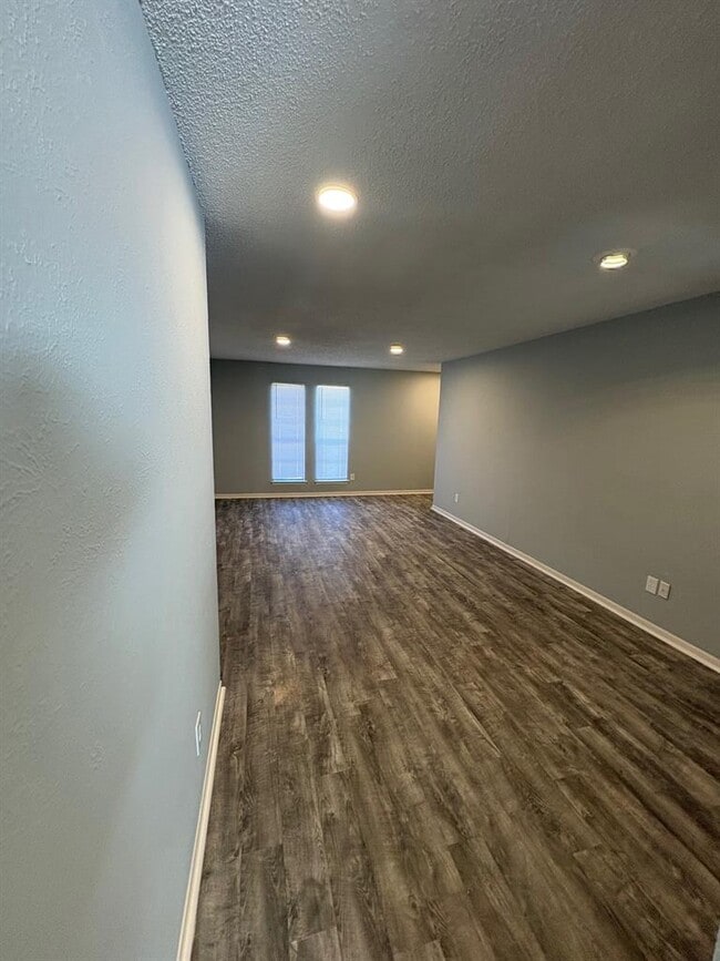 Building Photo - 317 W William Cannon Dr