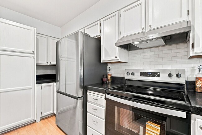 Building Photo - 320 Grapevine Pl