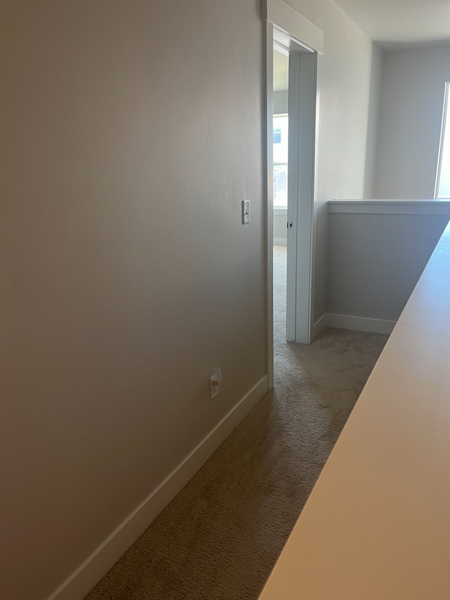 Building Photo - Three Bedroom Partially Furnished Townhome in Lehi