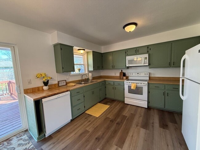 Building Photo - 152 Rea St