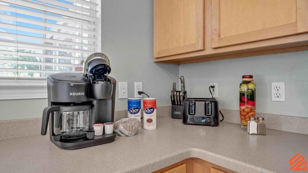 Building Photo - 111 Hidden Lakes Dr