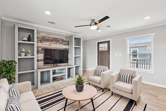 Building Photo - 1608 Fox Dr