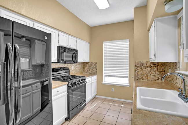 Building Photo - 16412 Framingham Cir