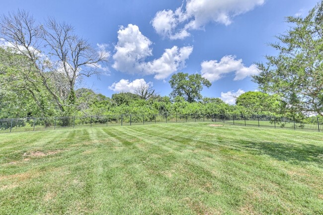 Building Photo - 9141 Holstein Dr
