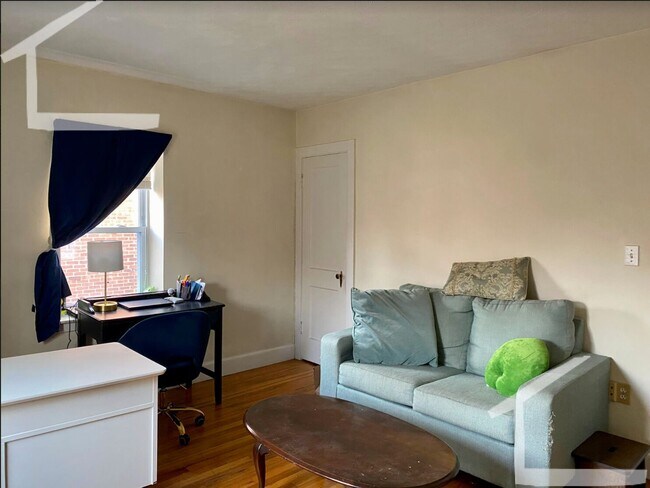 Building Photo - Cozy unit in central Brighton available as early as July 1st