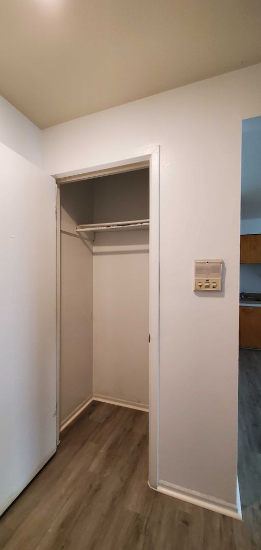 Building Photo - Move In Special - Large Renovated 650sq.ft...