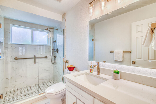 Building Photo - 6205 Brisa Del Mar Dr