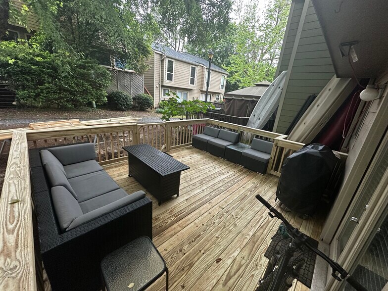 Building Photo - 1119 Riverbend Club Dr SE
