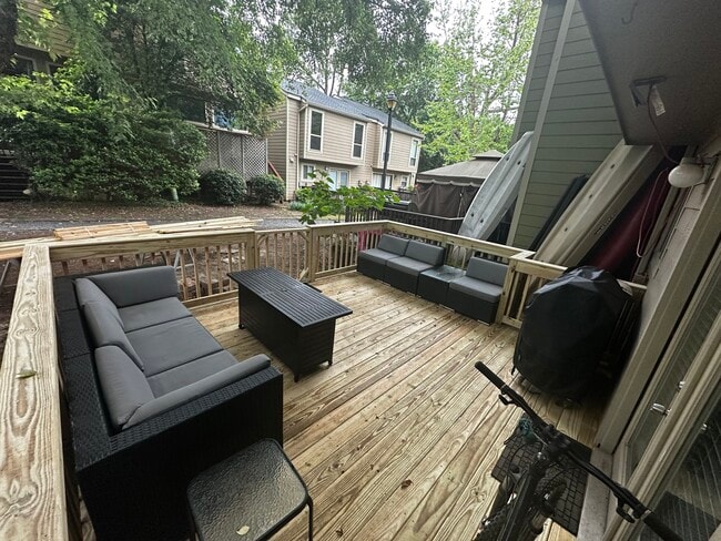 Building Photo - 1119 Riverbend Club Dr SE