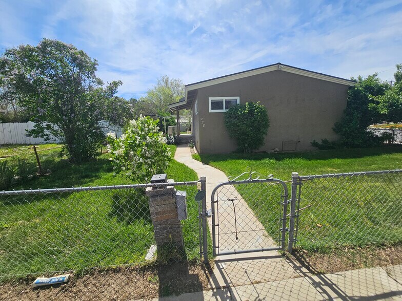 Building Photo - 228 W E St