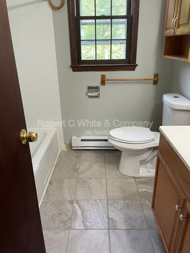 Building Photo - 25 Regency Ct