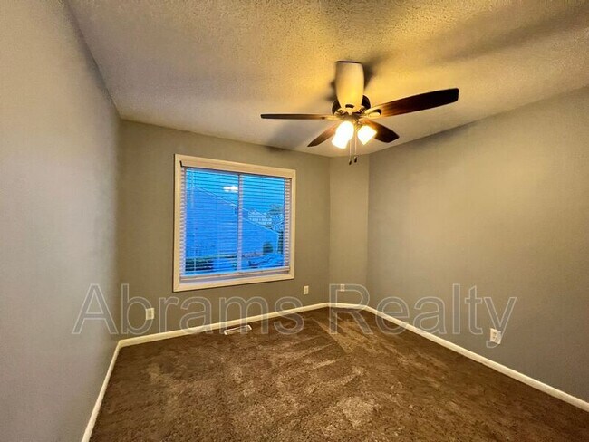 Building Photo - 1136 Glengarry Way