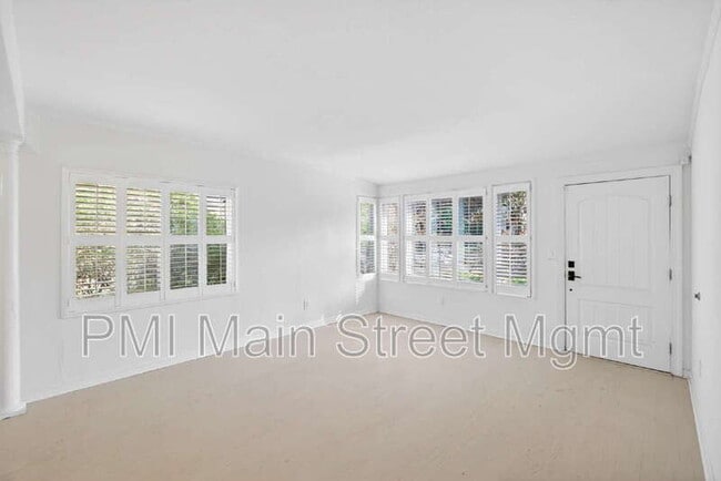 Building Photo - 413 E Miller St