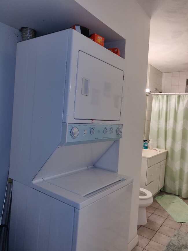 Building Photo - Coolidge Corner Area. In-Unit Washer and D...