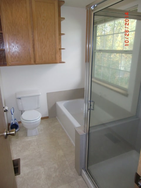 Building Photo - East hill Kent Seven Oaks Community Custom 2 story home - 3 bed 2.5 home with 2 car garage. Avail...