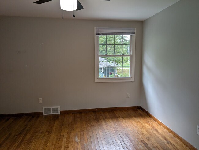 Building Photo - 8983 Highland Dr