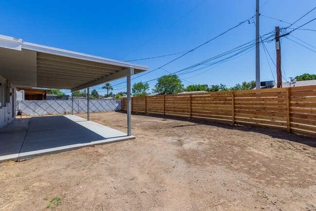 Building Photo - 1637 W Cinnabar Ave