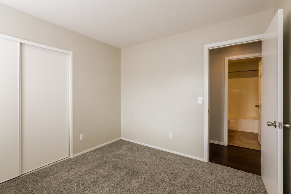 Building Photo - 2516 W El Campo Grande Ave