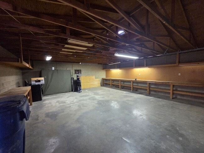 Building Photo - Fully Remodeled 2 bed/2 bath on 2 lots and Huge detached Garage!