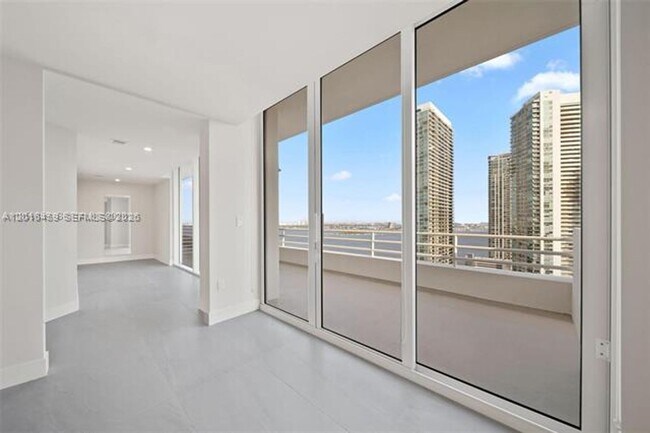 Building Photo - 555 NE 34th St