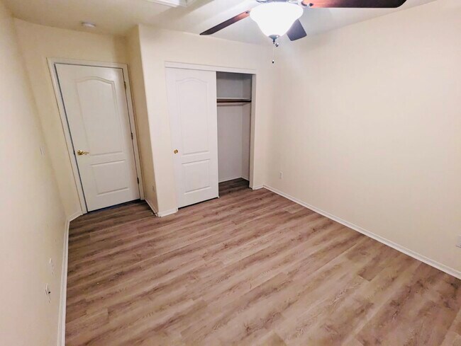 Building Photo - 8074 W Beck Ln