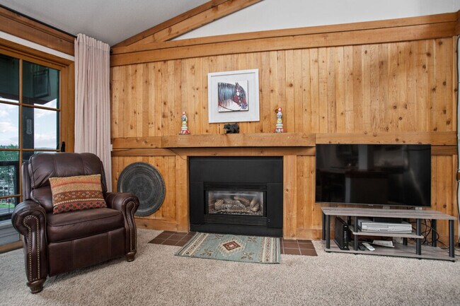 Building Photo - 2933 Mountaineer Cir