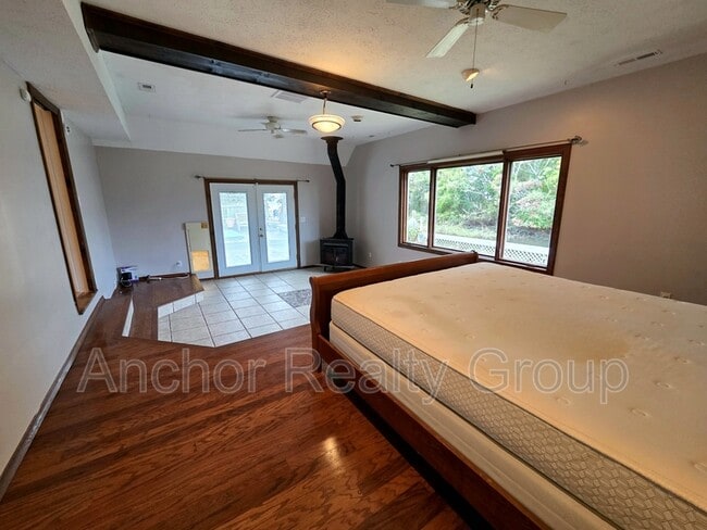 Building Photo - 14 Al St