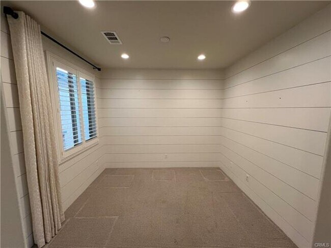 Building Photo - Welcome to this exceptional single-story 4-bedroom, 4-bathroom home!