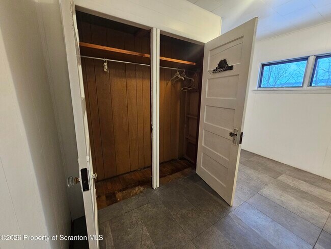 Building Photo - 423 E Lackawanna Ave