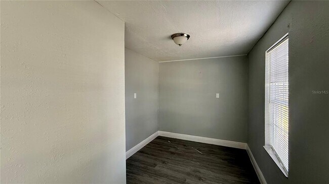 Building Photo - 508 N Finley Ave