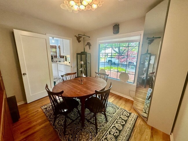 Building Photo - Palo Alto Dream Rental with Backyard Parad...