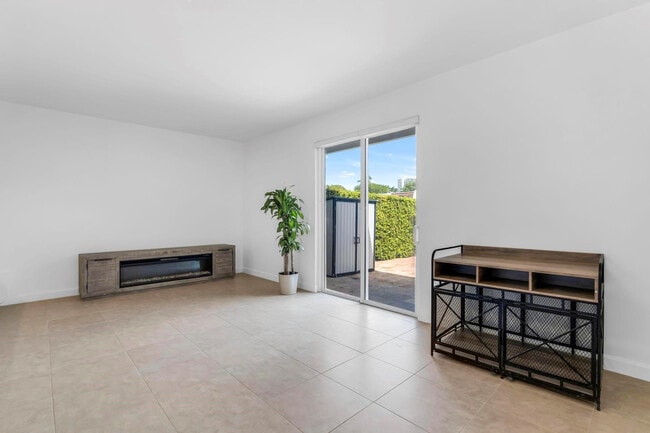 Building Photo - 3827 NE 166th St