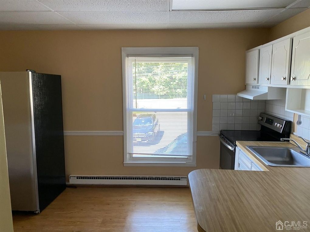 Building Photo - 368B Summerhill Rd
