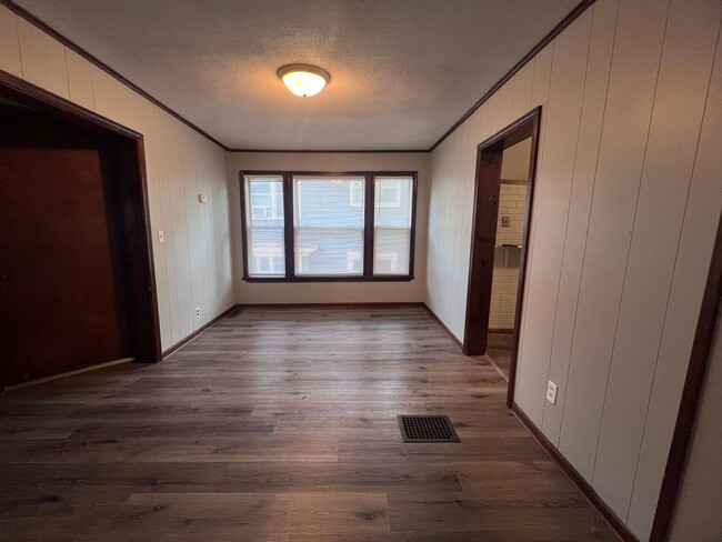 Building Photo - Three Bedroom on the NE Side of GR!