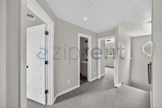 Building Photo - Unit