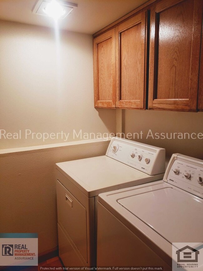 Building Photo - 2067 Sunray Cir