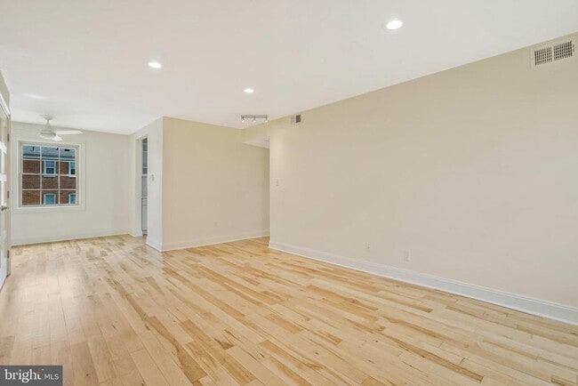 Building Photo - 2505 Arlington Blvd