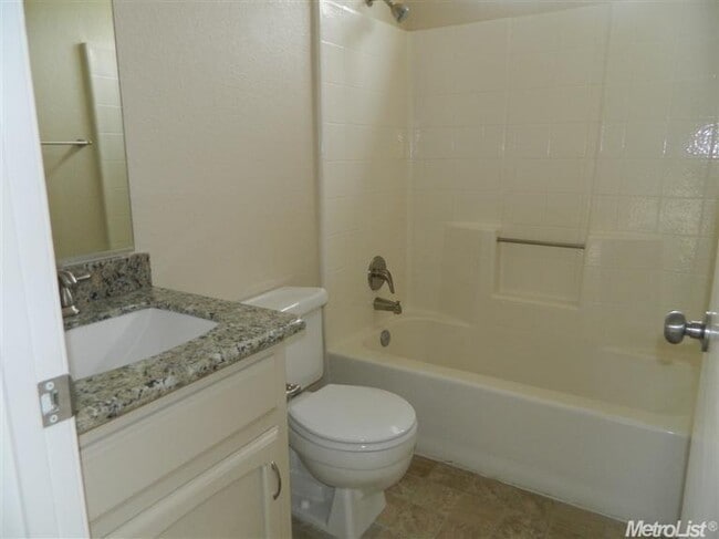 Building Photo - Huge 3 Bedroom 2.5 Bath Corner Lot Home fo...