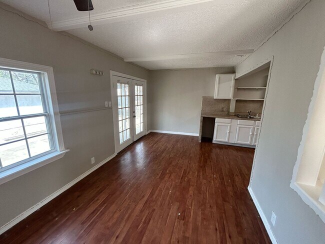 Building Photo - Location....Location....Location....